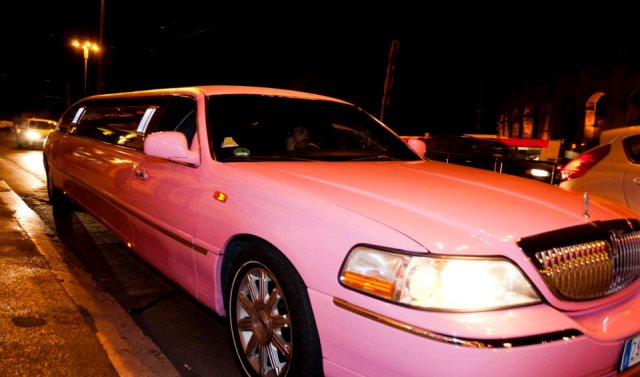 Noleggio Pink Limousine a Roma | Limousine rosa Roma