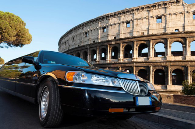 Noleggio limousine nera a Roma (Black Edition)